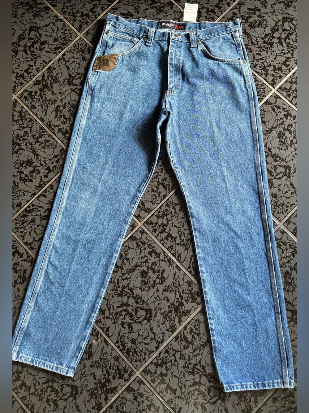 Men’s Wrangler® RIGGS Workwear Jeans in mid wash blue EUC